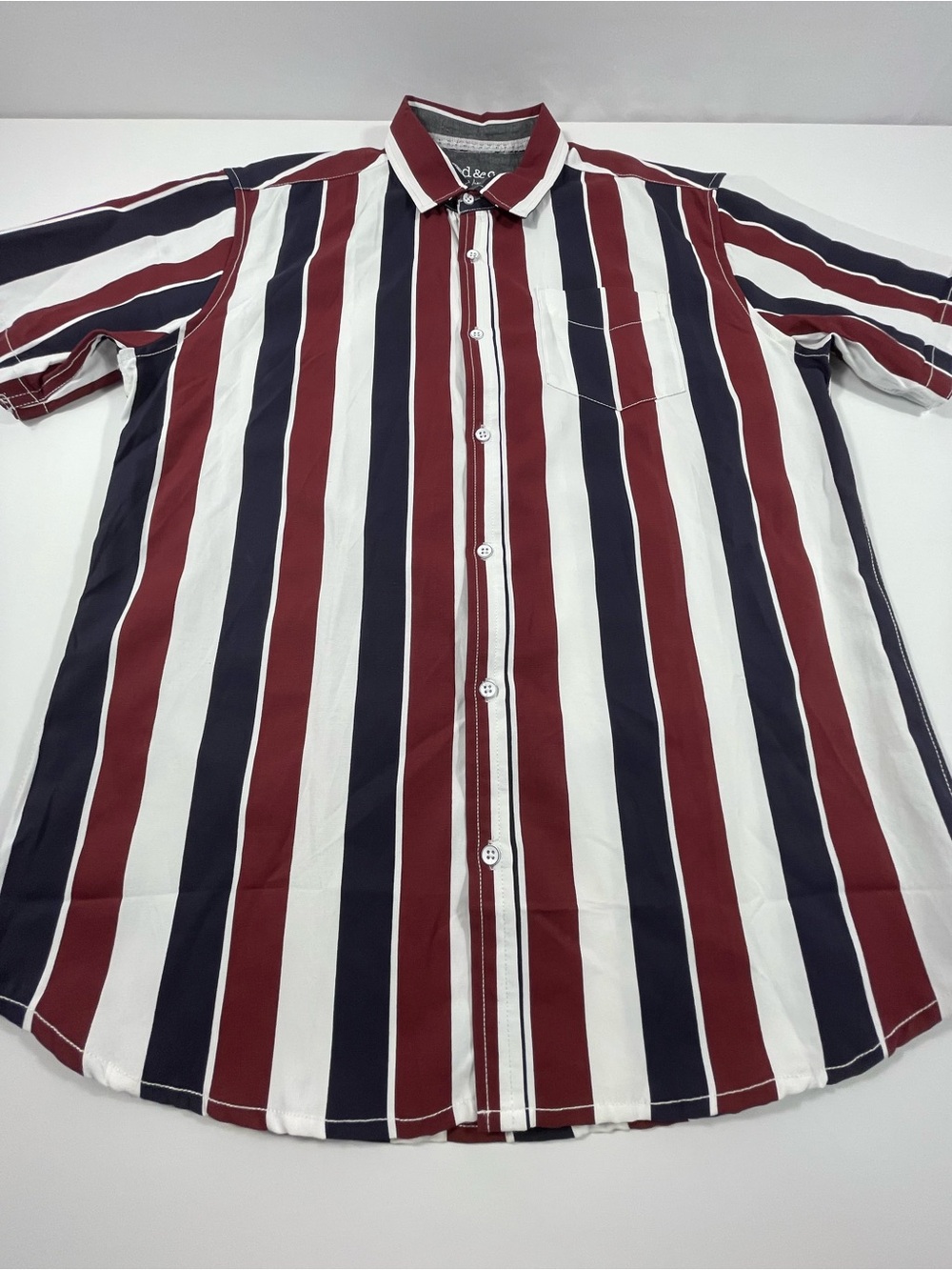 PD&C Men’s Large Button Down Short Sleeve Multicolor Shirt. SKU#0214